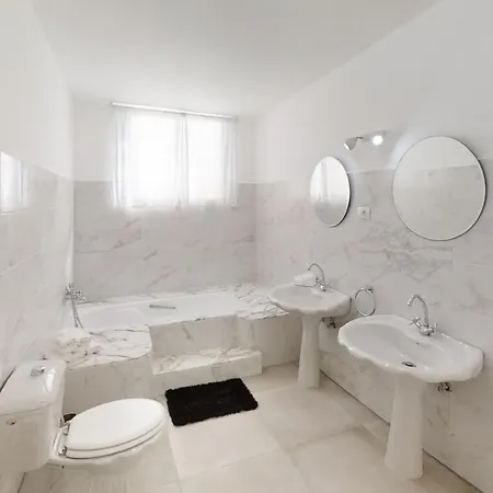 Hostel Triples Espaciosas Con Banos Privados En Maspalomas
