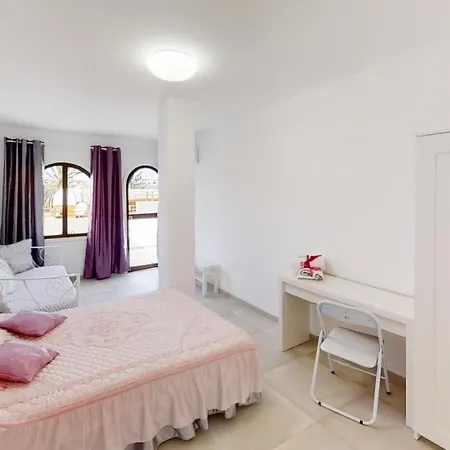 Hostel Triples Espaciosas Con Banos Privados En Maspalomas